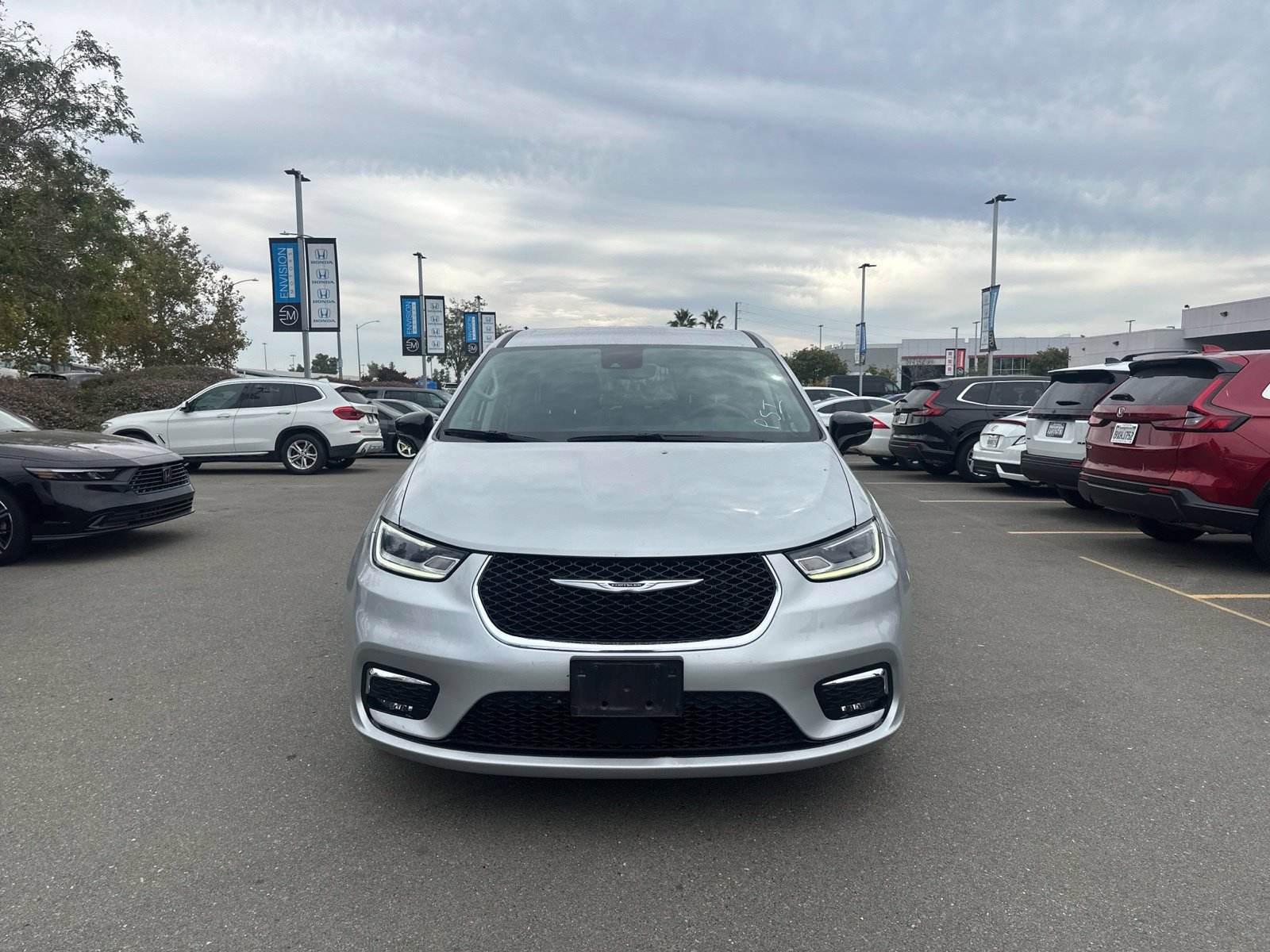 Used 2024 Chrysler Pacifica Limited FWD image 1