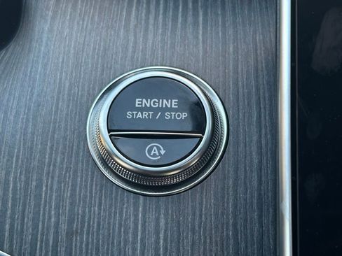 Used 2025 Mercedes-Benz C 300 Sedan image 46