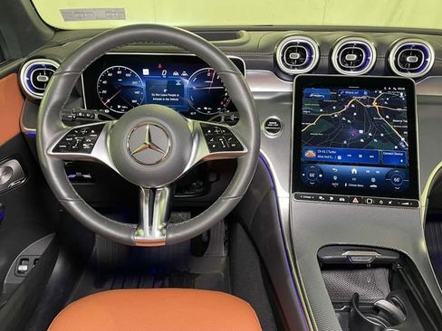 Used 2025 Mercedes-Benz GLC 350e 4MATIC image 25