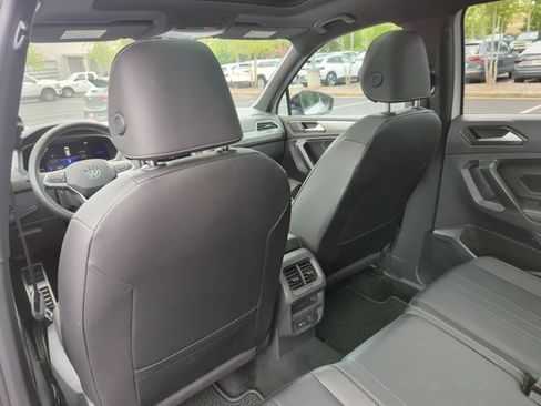 Used 2023 Volkswagen Tiguan SE R-Line FWD image 17