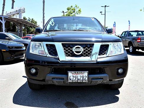 Used 2017 Nissan Frontier SV RWD image 2
