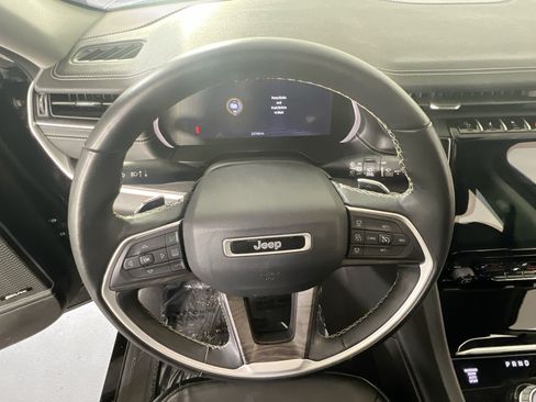 Used 2022 Jeep Grand Cherokee L Limited AWD/4WD image 11