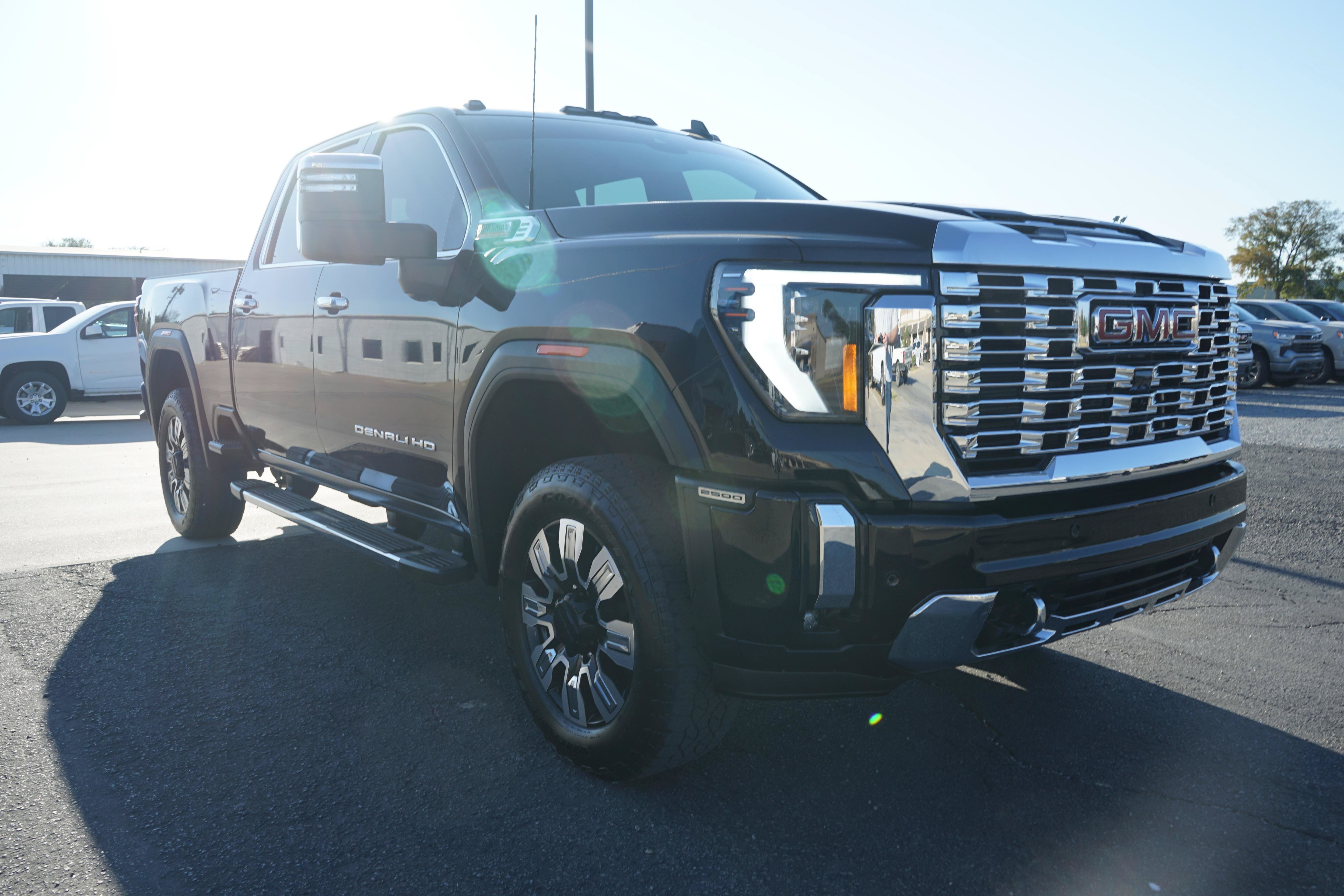 Used 2025 GMC Sierra 2500 Denali AWD/4WD image 7