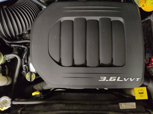 Used 2018 Dodge Grand Caravan SXT FWD image 30