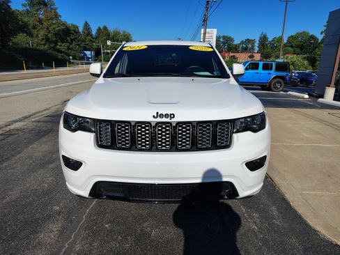 Certified 2021 Jeep Grand Cherokee Laredo AWD/4WD image 3
