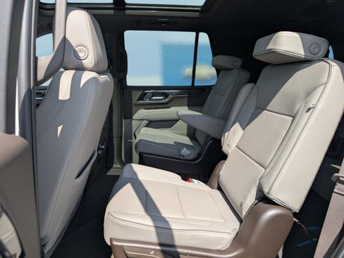 Used 2025 GMC Yukon Elevation w/ Technology Package image 15