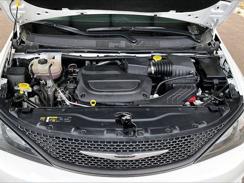 Used 2022 Chrysler Voyager LX FWD image 28