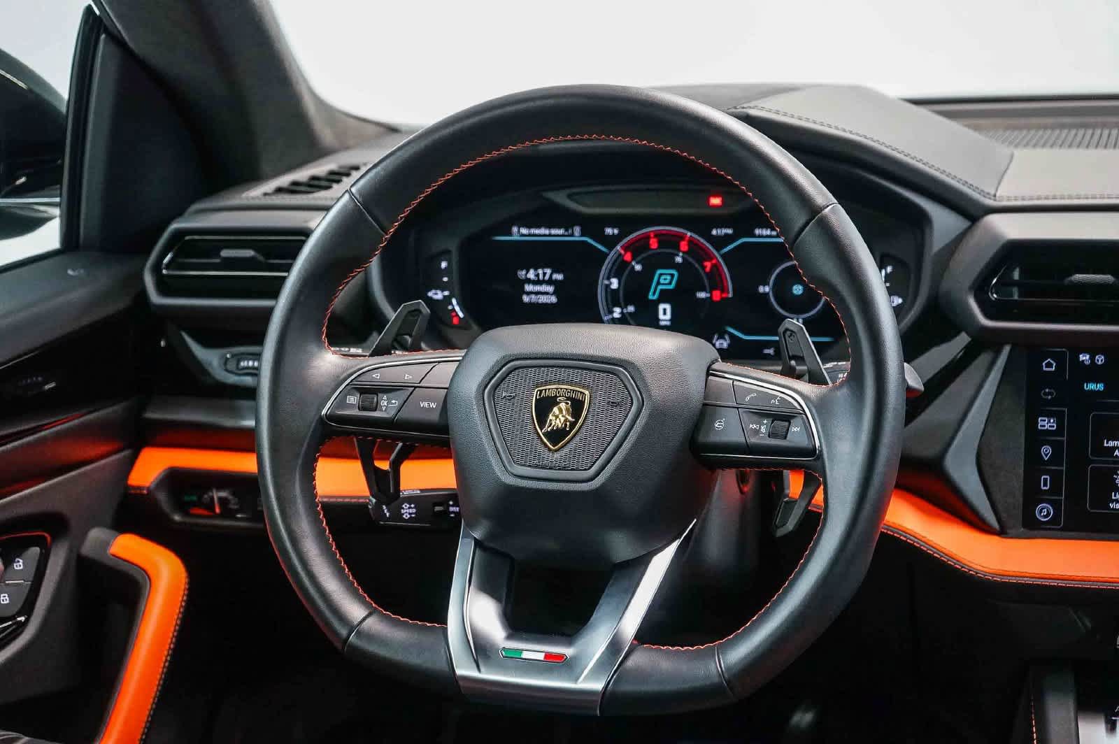 Used 2025 Lamborghini Urus SE AWD/4WD image 22