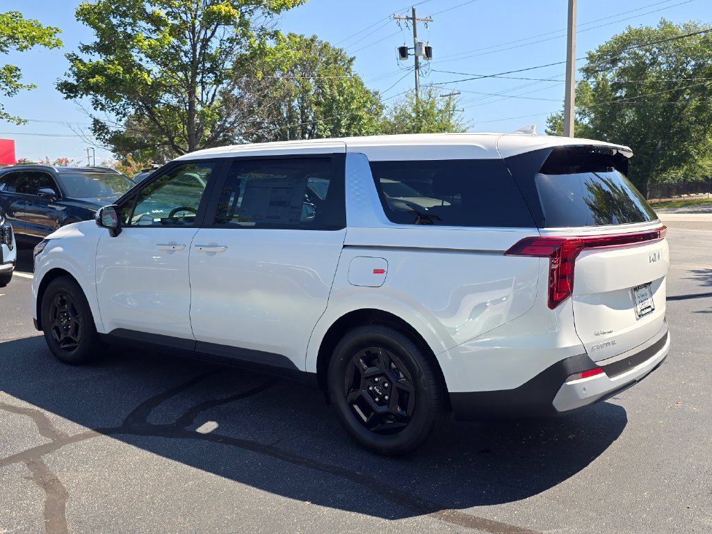New 2027 Kia Carnival LX FWD image 5