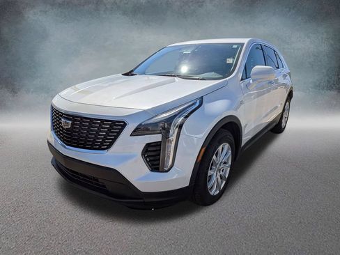 Used 2023 Cadillac XT4 Luxury w/ Cold Weather Package FWD image 1