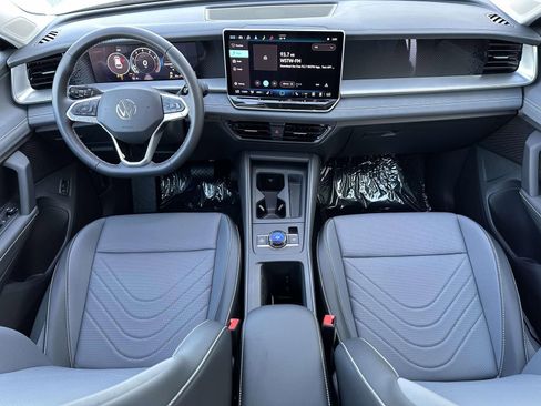 New 2025 Volkswagen Tiguan SE image 11