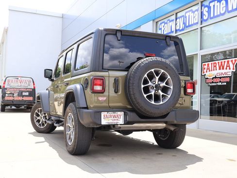 Used 2025 Jeep Wrangler Unlimited Sport AWD/4WD image 34