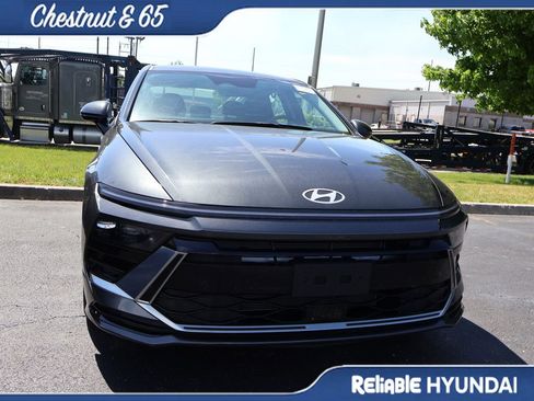 Used 2025 Hyundai Sonata SEL FWD image 2