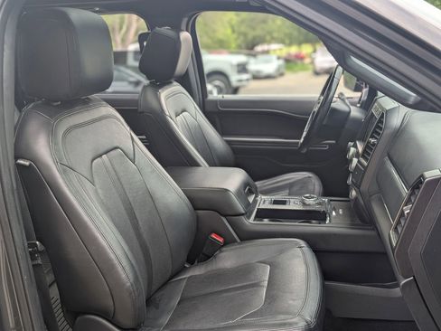 Used 2018 Ford Expedition Limited w/ Equipment Group 301A RWD image 28