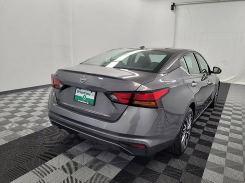 Used 2025 Nissan Altima 2.5 SV FWD image 7