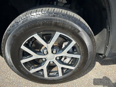 Used 2024 Jeep Grand Cherokee L Limited w/ Luxury Tech Group II image 10