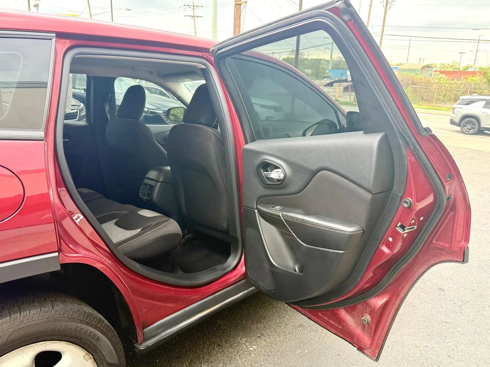 Used 2014 Jeep Cherokee Sport FWD image 20
