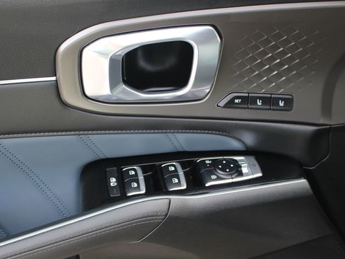 Certified 2025 Kia Sorento SX Prestige image 17