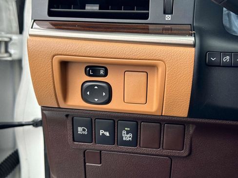 Used 2016 Lexus ES 350 w/ Luxury Package w/Wood Trim FWD image 31