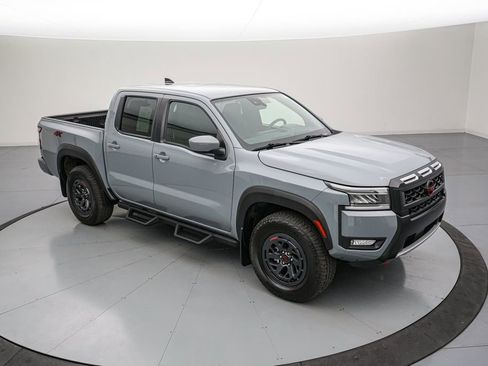 Used 2025 Nissan Frontier PRO-4X AWD/4WD image 3