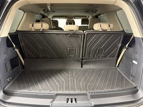 Used 2024 Ford Expedition XLT image 17