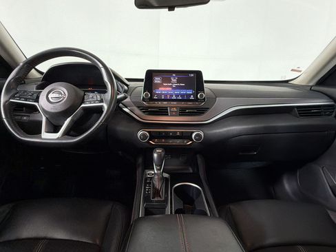 Used 2024 Nissan Altima 2.5 SR FWD image 13