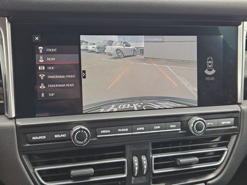 Certified 2021 Porsche Macan AWD/4WD image 18