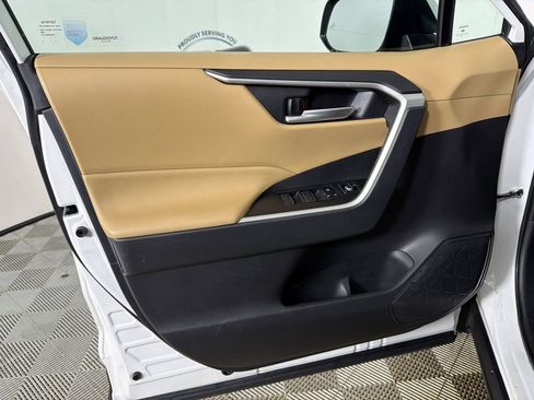 Used 2024 Toyota RAV4 XLE Premium image 11