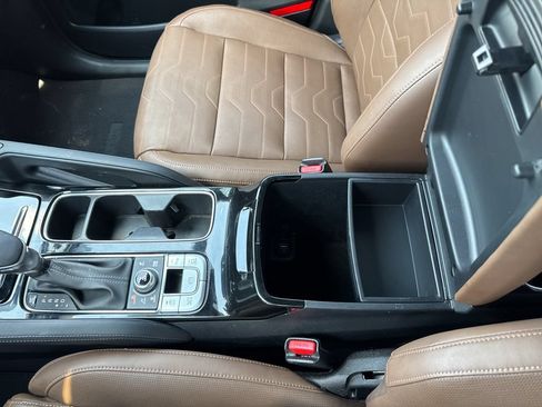 Used 2022 Kia Telluride SX w/ SX Prestige Package AWD/4WD image 19
