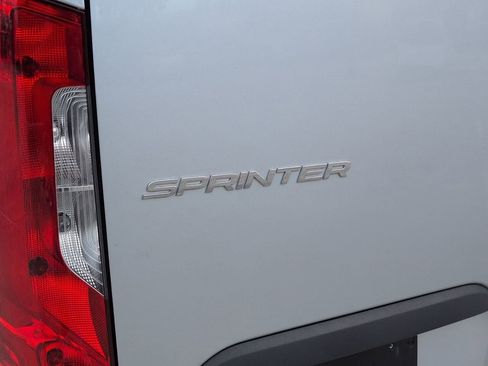 Used 2019 Mercedes-Benz Sprinter 2500 image 6