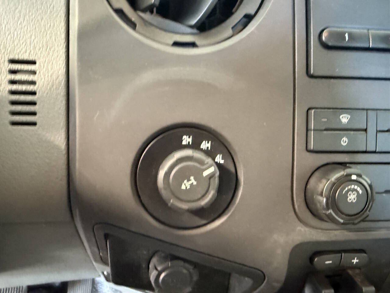 Used 2015 Ford F250 XL w/ FX4 Off-Road Package AWD/4WD image 21
