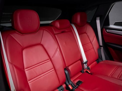 Used 2023 Porsche Cayenne S image 69