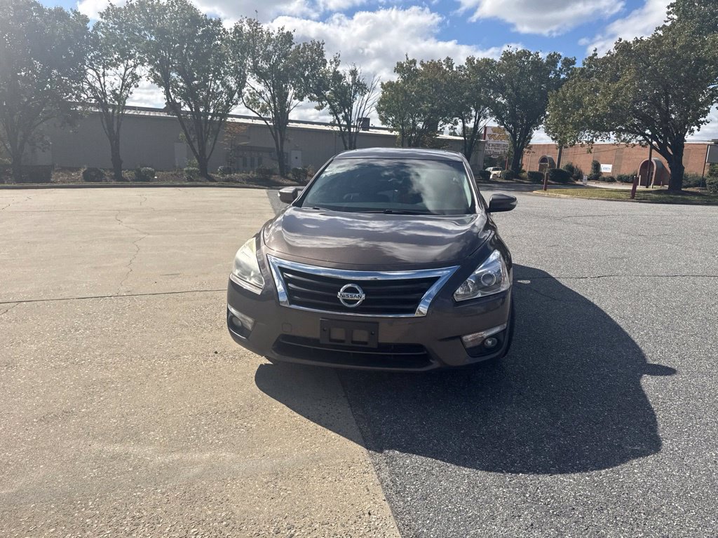 Used 2014 Nissan Altima 2.5 SL w/ Moonroof Package FWD image 2