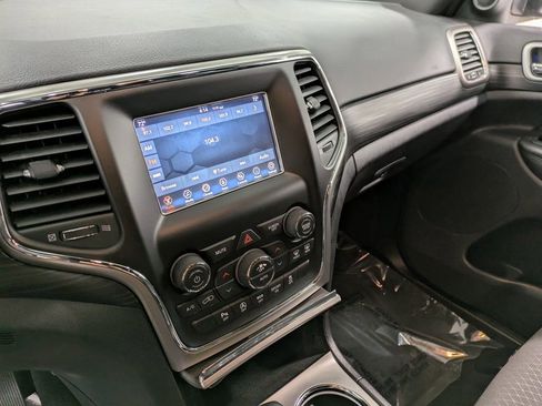 Used 2021 Jeep Grand Cherokee Laredo image 12