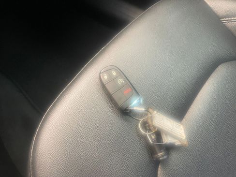 Used 2025 Jeep Compass Limited image 21