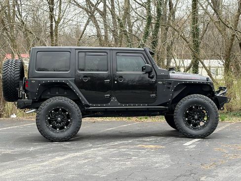 Used 2016 Jeep Wrangler Unlimited Rubicon image 10