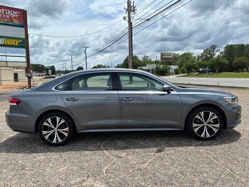 Used 2022 Volkswagen Passat 2.0T SE FWD image 6