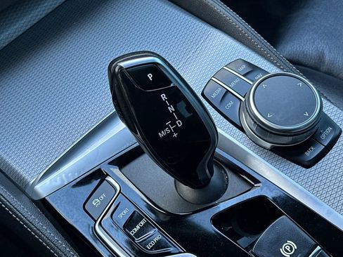 Used 2019 BMW 530e w/ M Sport Package image 24