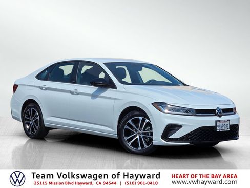Used 2025 Volkswagen Jetta Sport FWD image 1