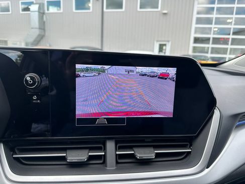 Used 2024 Chevrolet Trax LS w/ LS Convenience Package FWD image 4