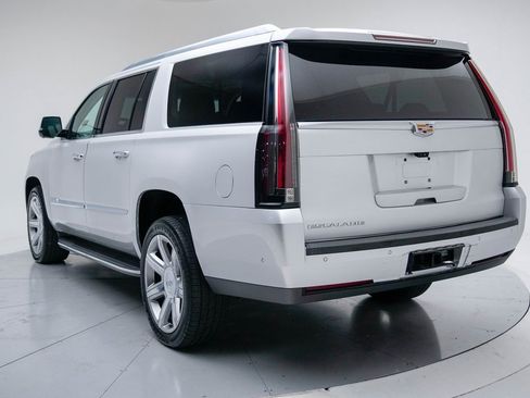 Used 2019 Cadillac Escalade ESV Luxury image 3