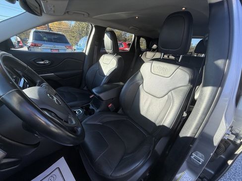 Used 2020 Jeep Cherokee Limited image 21