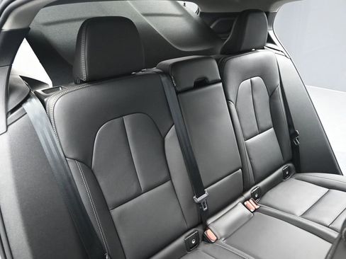 Used 2025 Volvo XC40 B5 Plus image 14