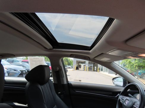 Used 2022 Honda Accord Touring image 36