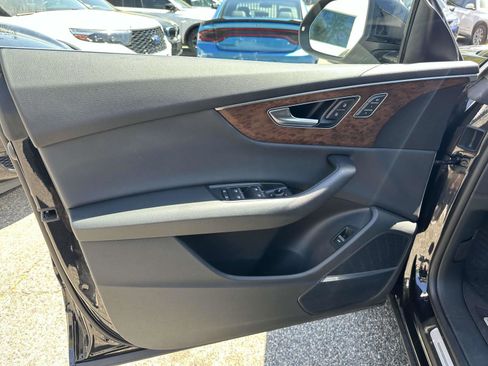 Used 2019 Audi Q8 Premium Plus w/ Premium Plus image 11