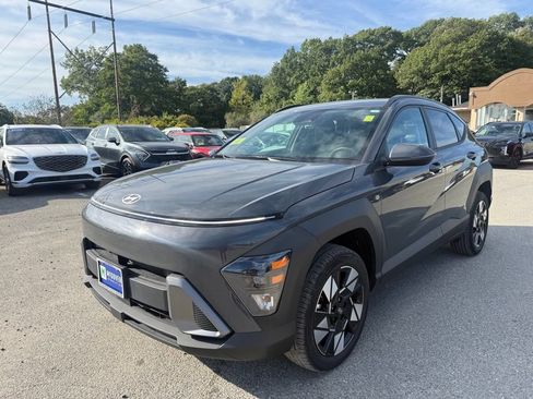 Used 2024 Hyundai Kona SEL w/ Convenience Package AWD/4WD image 2