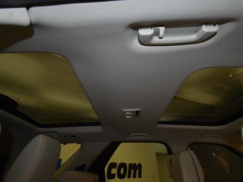 Used 2017 Land Rover Discovery HSE Luxury image 19