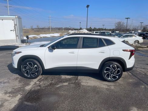 New 2026 Chevrolet Trax RS w/ Sunroof Package image 4