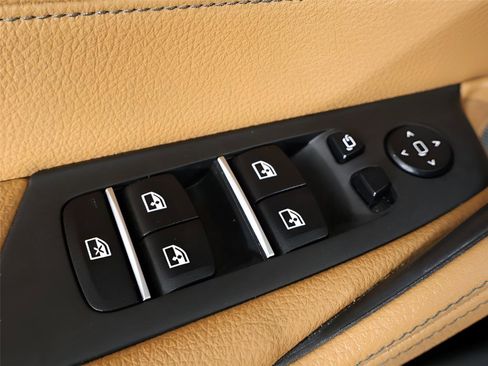 Used 2022 BMW M550i xDrive w/ Premium Package image 46