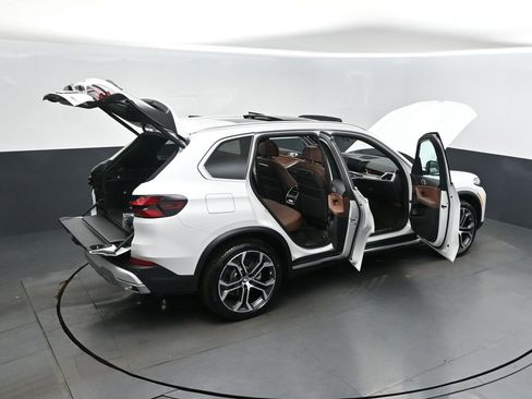 New 2026 BMW X5 sDrive40i w/ Climate Comfort Package image 49